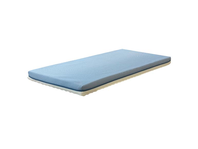 Modrá matrace s bílou základnou.