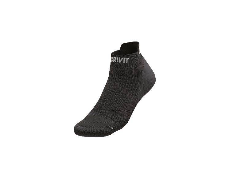 Černé sportovní ponožky Crivit s pruhovaným vzorem.