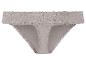 Šedé dámské kalhotky s krajkou.