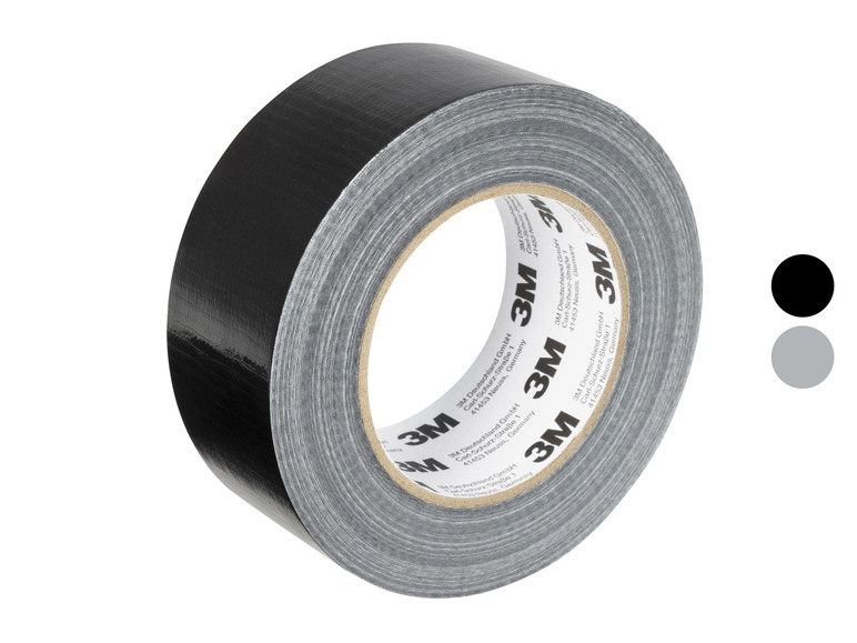 Role černé lepicí pásky 3M.