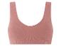 Růžová sportovní podprsenka s žebrovanou strukturou.