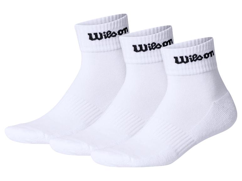 Tři páry bílých ponožek Wilson.