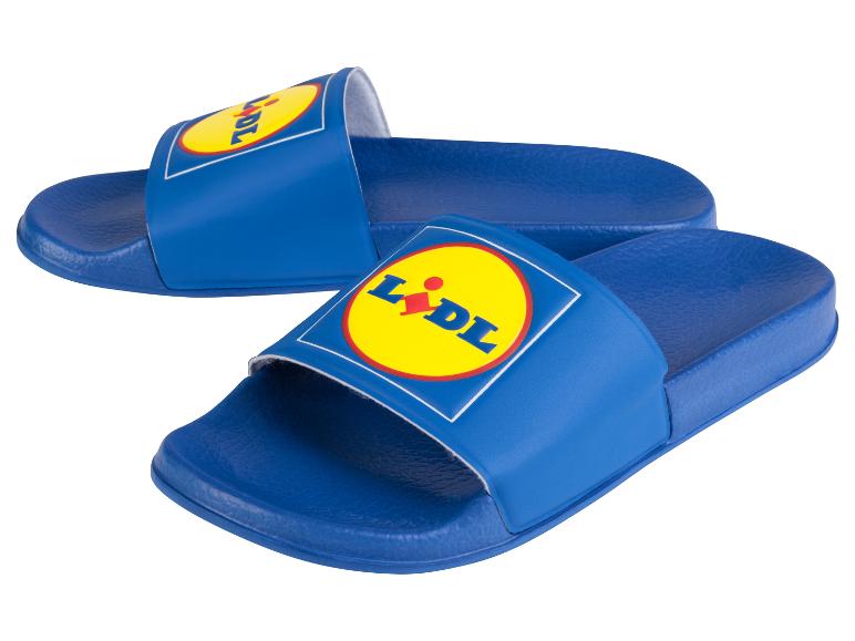 Modré pantofle Lidl: pohodlné žabky s logem Lidl.