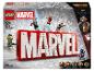 Sada LEGO Marvel loga s minifigurkami Iron Mana, Thora, Black Widow, Hulka a Kapitána Ameriky.