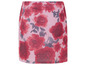 Růžová sukně s potiskem červených růží.