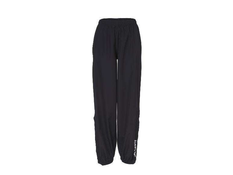 Černé sportovní kalhoty s elastickým pasem a bílým logem na levé nohavici.