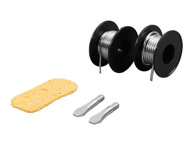 Dvě cívky pájecího drátu, houba a dva pájecí hroty.