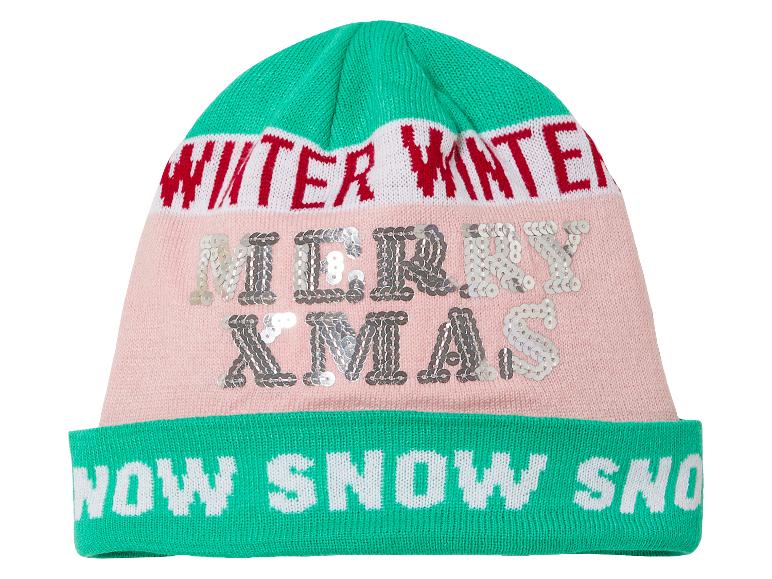 Růžová a zelená vánoční čepice s nápisem 'Merry Xmas' a 'Snow'.