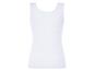 Bílé tílko bez rukávů.
