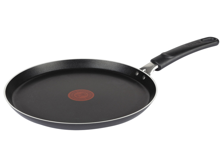 Tefal pánev s černým nepřilnavým povrchem.