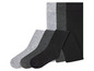 Tři páry ponožek v černé, šedé a světle šedé barvě.