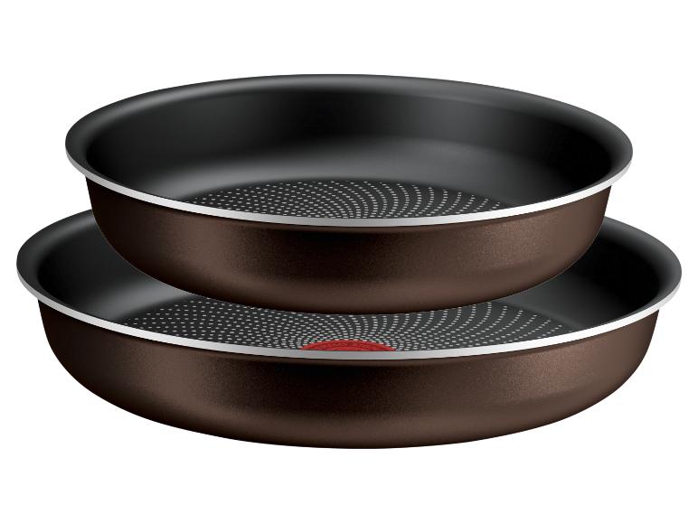 Sada dvou nepřilnavých pánví Tefal v hnědé a černé barvě.