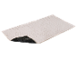 Béžová koupelnová rohož s geometrickým vzorem.