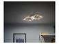 Moderní čtvercové LED stropní svítidlo v pokoji.