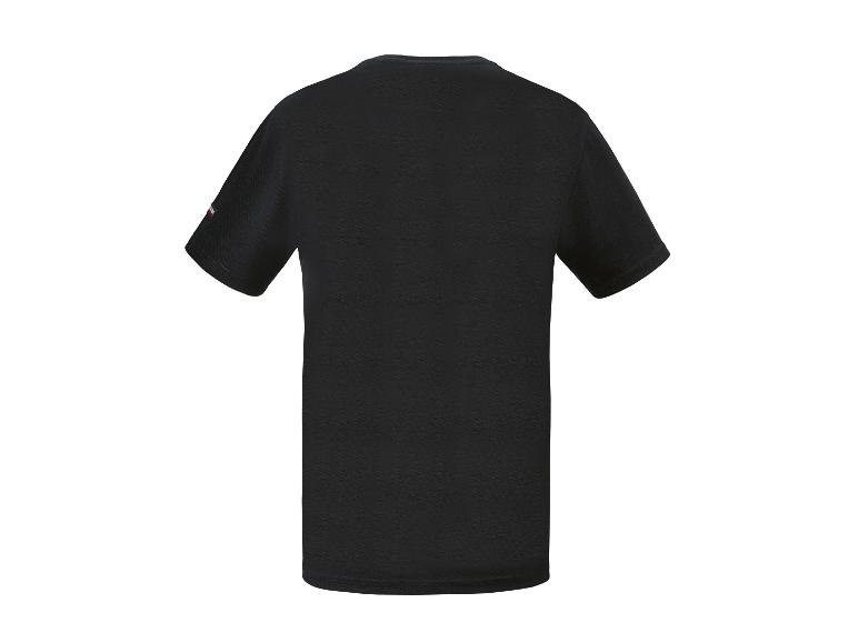 Černé tričko s krátkým rukávem.