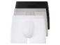 Tři páry boxerů v bílé, šedé a černé barvě.
