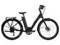 Černý elektrický bicykl s pneumatikami Schwalbe.