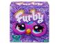 Krabička Furby s fialovou srstí a velkýma očima, s nápisem „STANEŠ SE MÝM NEJLEPŠÍM KAMARÁDEM?”