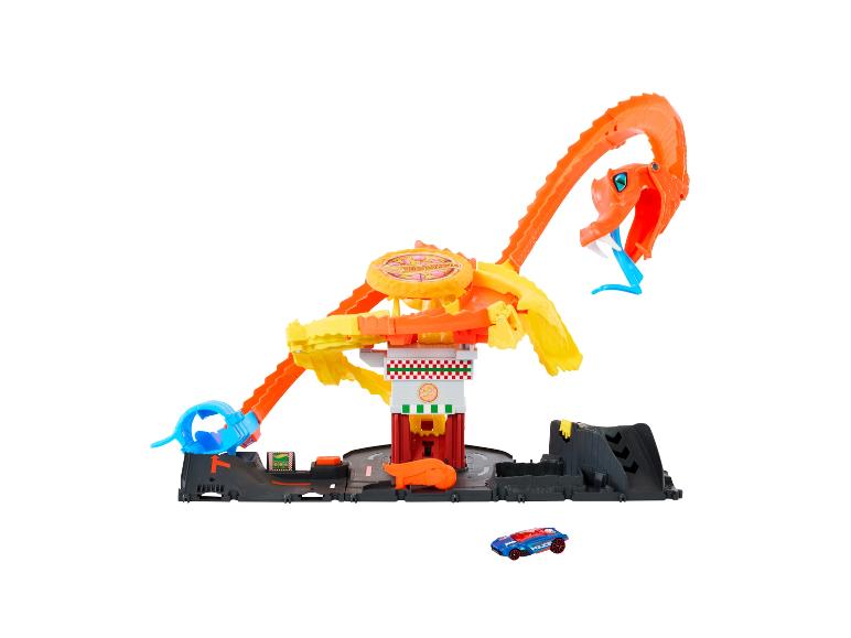 Herní set Hot Wheels City s motivem pizzy s oranžovým hadem a modrým policejním autem.