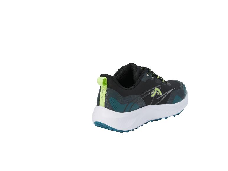 Černá sportovní bota se zelenými a modrými akcenty, pohled zezadu.