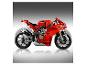 Červený motocykl Ducati Panigale V4 R Lego Technic s funkčním odpružením.