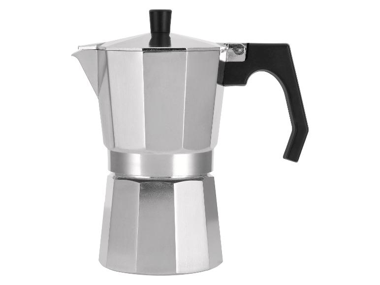 Stříbrný moka kávovar s černou rukojetí a knoflíkem