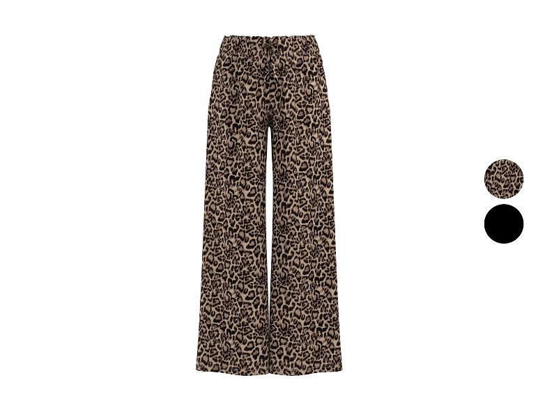 Široké kalhoty s leopardím vzorem a stahovací šňůrkou v pase.