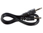 Černý audio kabel se dvěma 3,5 mm konektory.