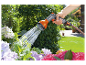 Zalévání hortenzií pomocí Gardena rozprašovače.