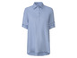 Světle modrá bavlněná košile s krátkým rukávem.