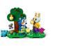 Dvě figurky LEGO Animal Crossing, medvěd a králík, sklízejí ovoce.