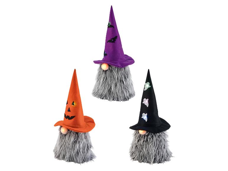 Tři halloweenské dekorativní trpaslíci se svítícími klobouky.