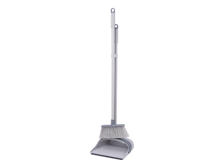 Šedobílý set smetáku a lopatky.