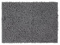 Šedý froté koupelnový koberec.