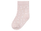 Růžová ponožka s bílými puntíky.