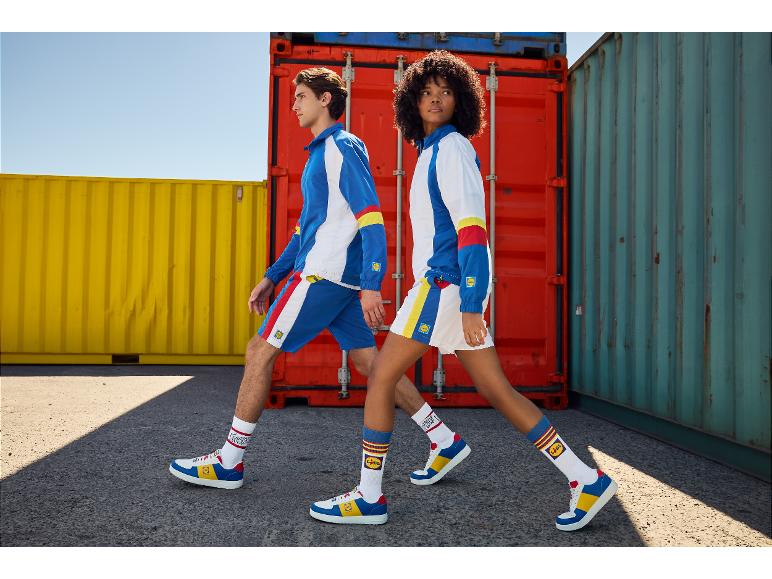 Lidl tenisky a sportovní oblečení, retro styl.