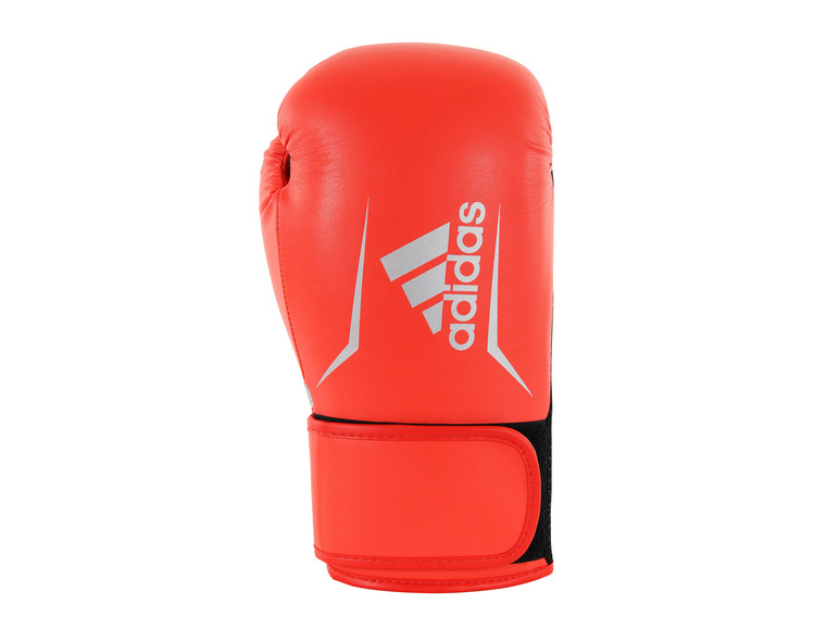 Červené boxovací rukavice Adidas.