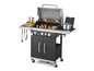 Plynový gril Grillmeister s otevřeným víkem, grilovacím náčiním a hrncem.