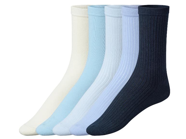 Sada ponožek: krémové, světle modré a tmavě modré.
