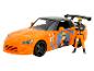 Oranžové hračkářské autíčko Honda S2000 s figurkou Naruto.