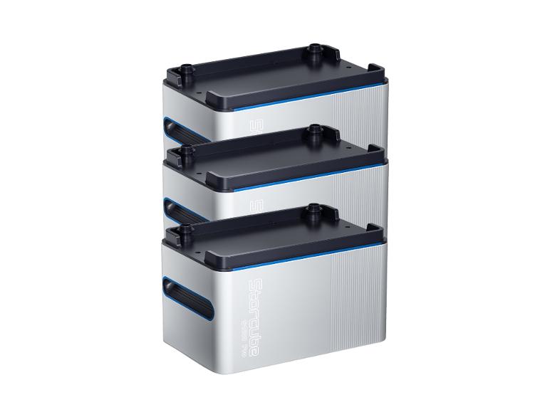Tři baterie Storcube S1000 Pro.