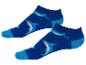 Pár krátkých modrých ponožek s motivem žraloků.