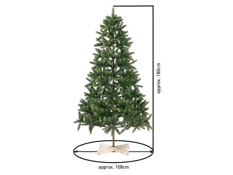 Umělý vánoční stromek s rozměry: cca 180cm výška a 108cm průměr.