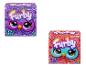 Dvě hračkářské krabice s interaktivními plyšovými hračkami Furby.