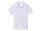 Bílá košile s krátkým rukávem pro děti.
