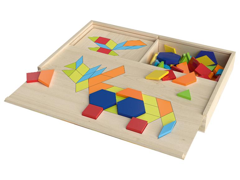 Dřevěná krabička s barevnými geometrickými tvary na skládání.