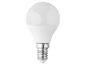 Bílá LED žárovka s paticí E14 na bílém pozadí