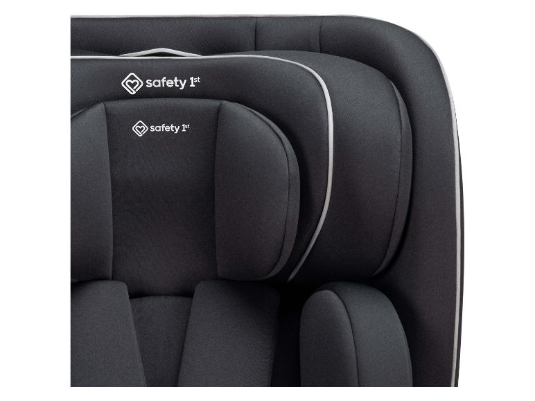 Tmavě šedá autosedačka s bílým logem 'safety 1st'