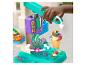 Play-Doh zmrzlinovač s barevnou modelovací hmotou tvarovanou do zmrzliny a posypů.