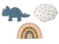 Tři koberce: dinosaurus, duha a s puntíky.